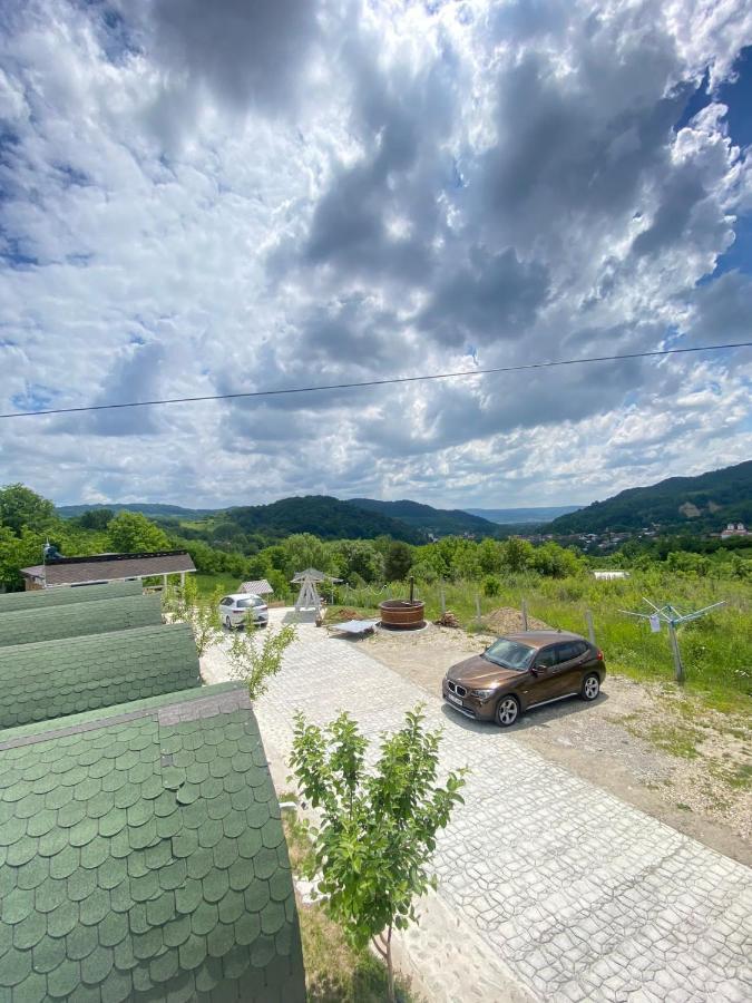 Casutele verzi din Ocnele Mari Esterno foto