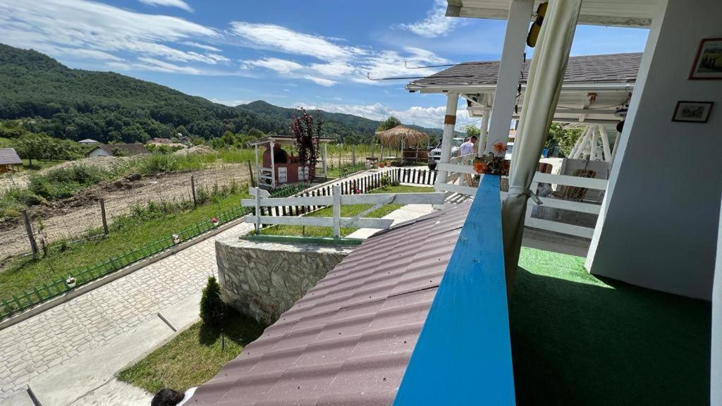 Casutele verzi din Ocnele Mari Esterno foto